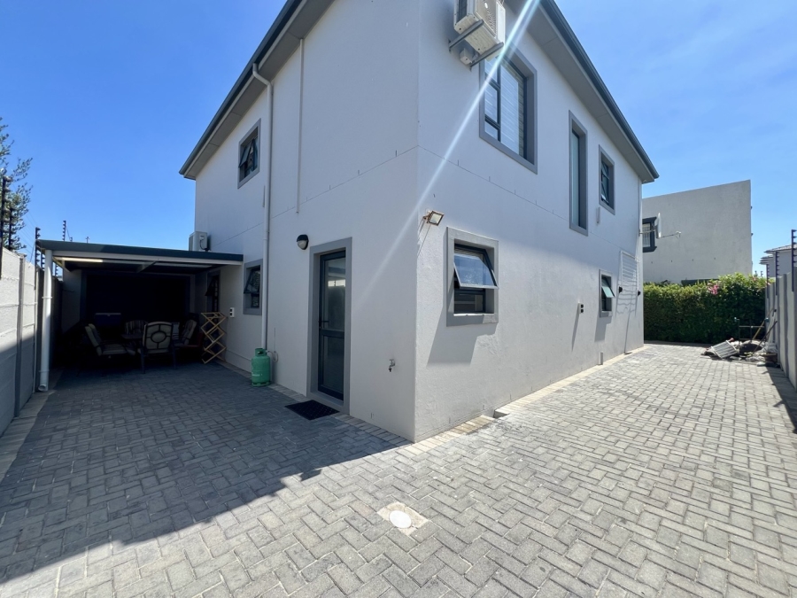 4 Bedroom Property for Sale in Parklands North Western Cape